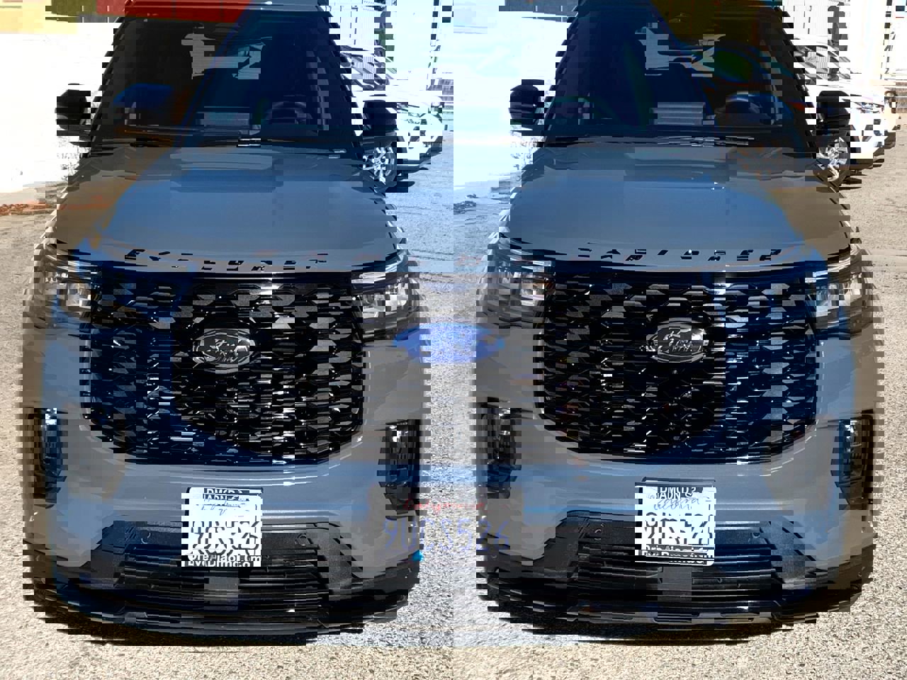 Used 2025 Ford Explorer ST-Line w/ Premium Package image 10