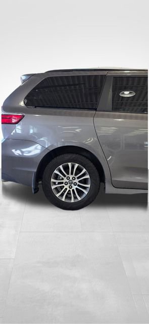 Used 2018 Toyota Sienna XLE Premium image 35