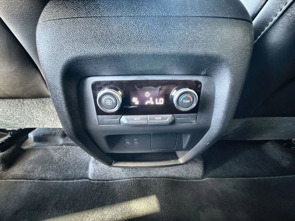 Used 2025 Buick Enclave Preferred AWD/4WD image 13