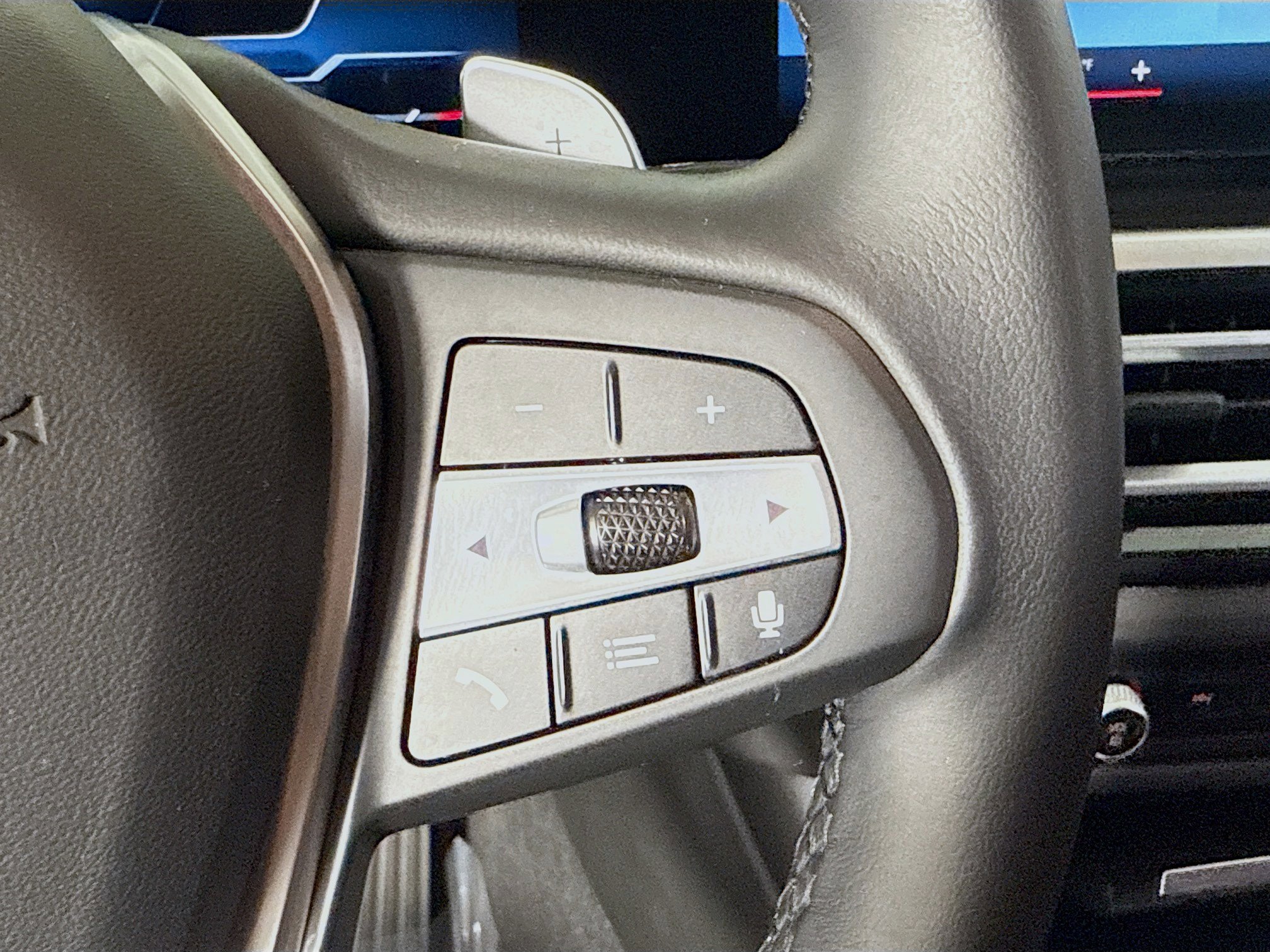 Used 2024 BMW 330i Sedan w/ Convenience Package image 15