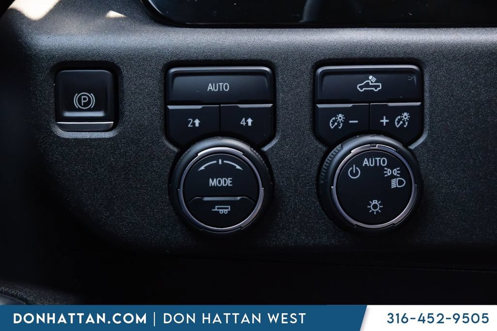 Used 2023 Chevrolet Silverado 1500 LT AWD/4WD image 9