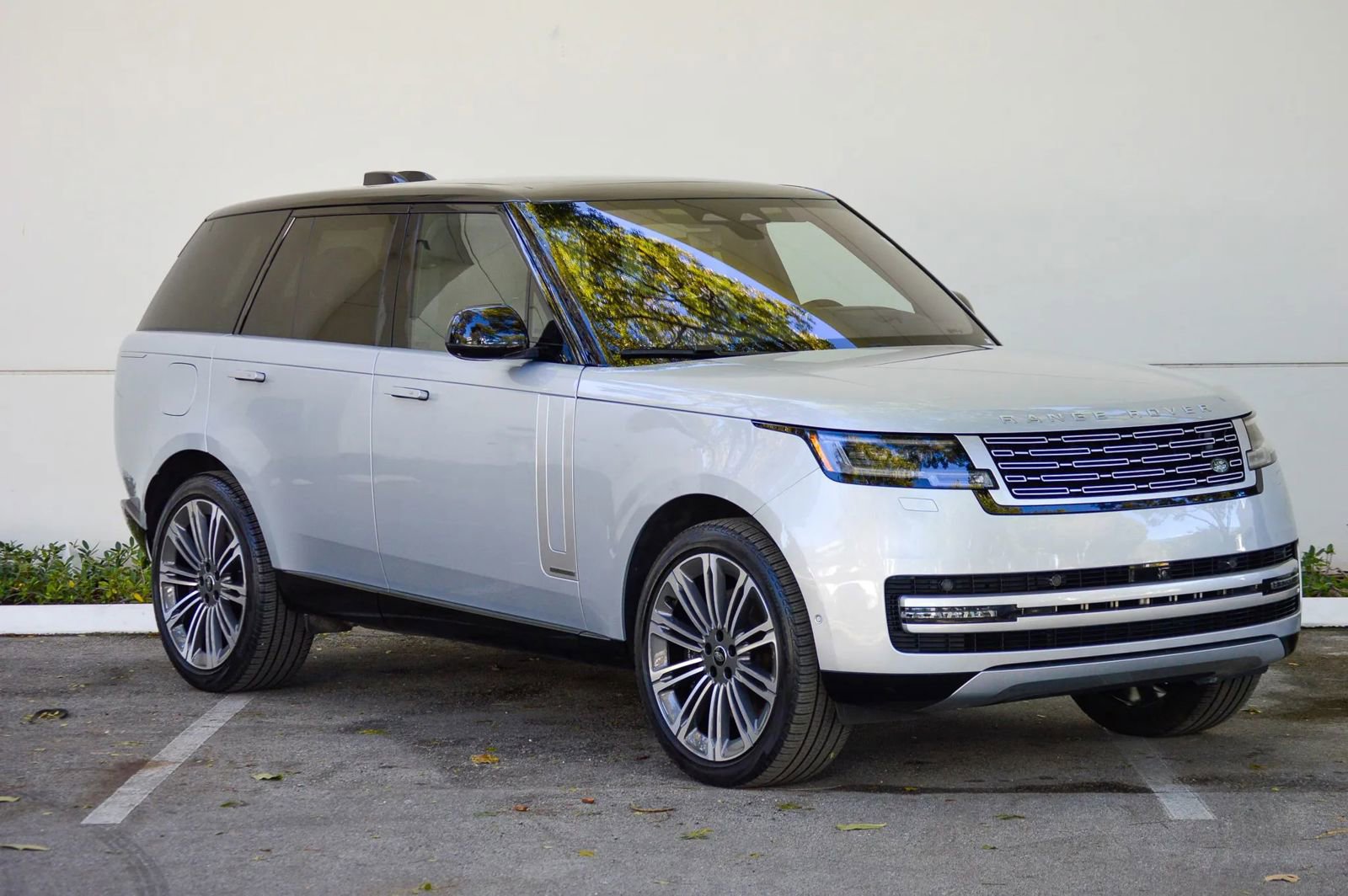 Used 2023 Land Rover Range Rover Autobiography AWD/4WD image 18