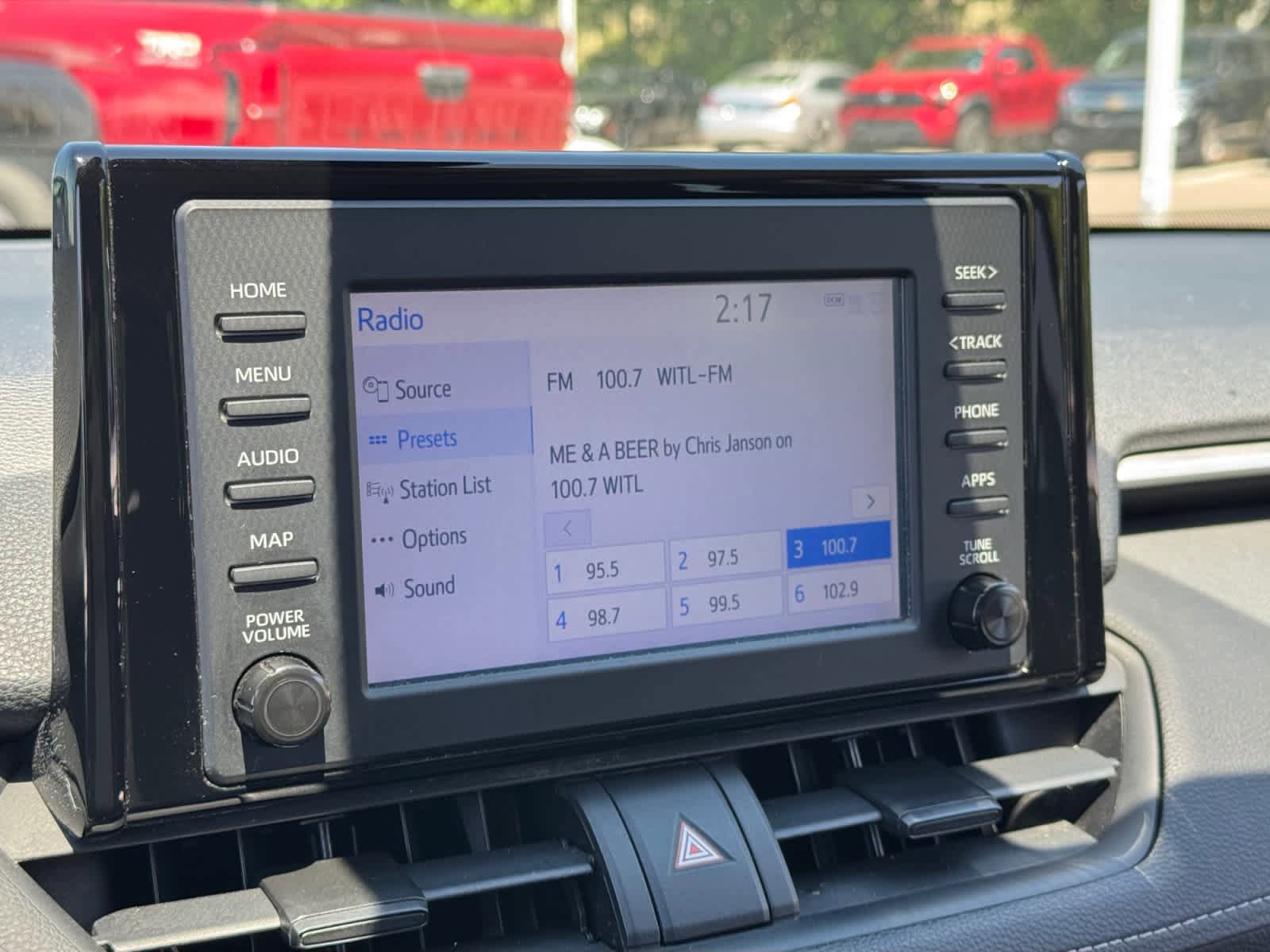 Used 2019 Toyota RAV4 XLE FWD image 5