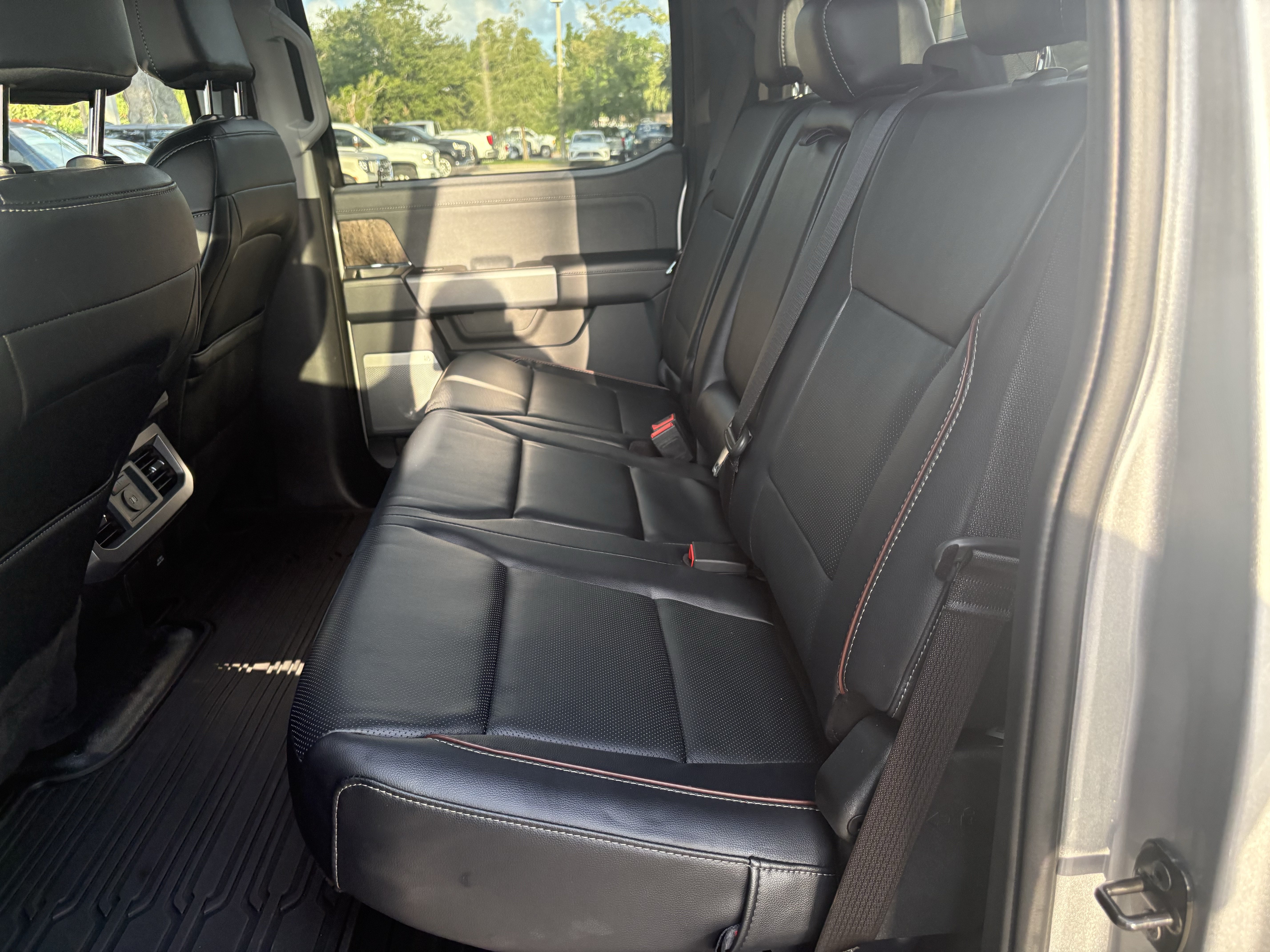 Used 2024 Ford F350 Lariat w/ Black Appearance Package AWD/4WD image 9