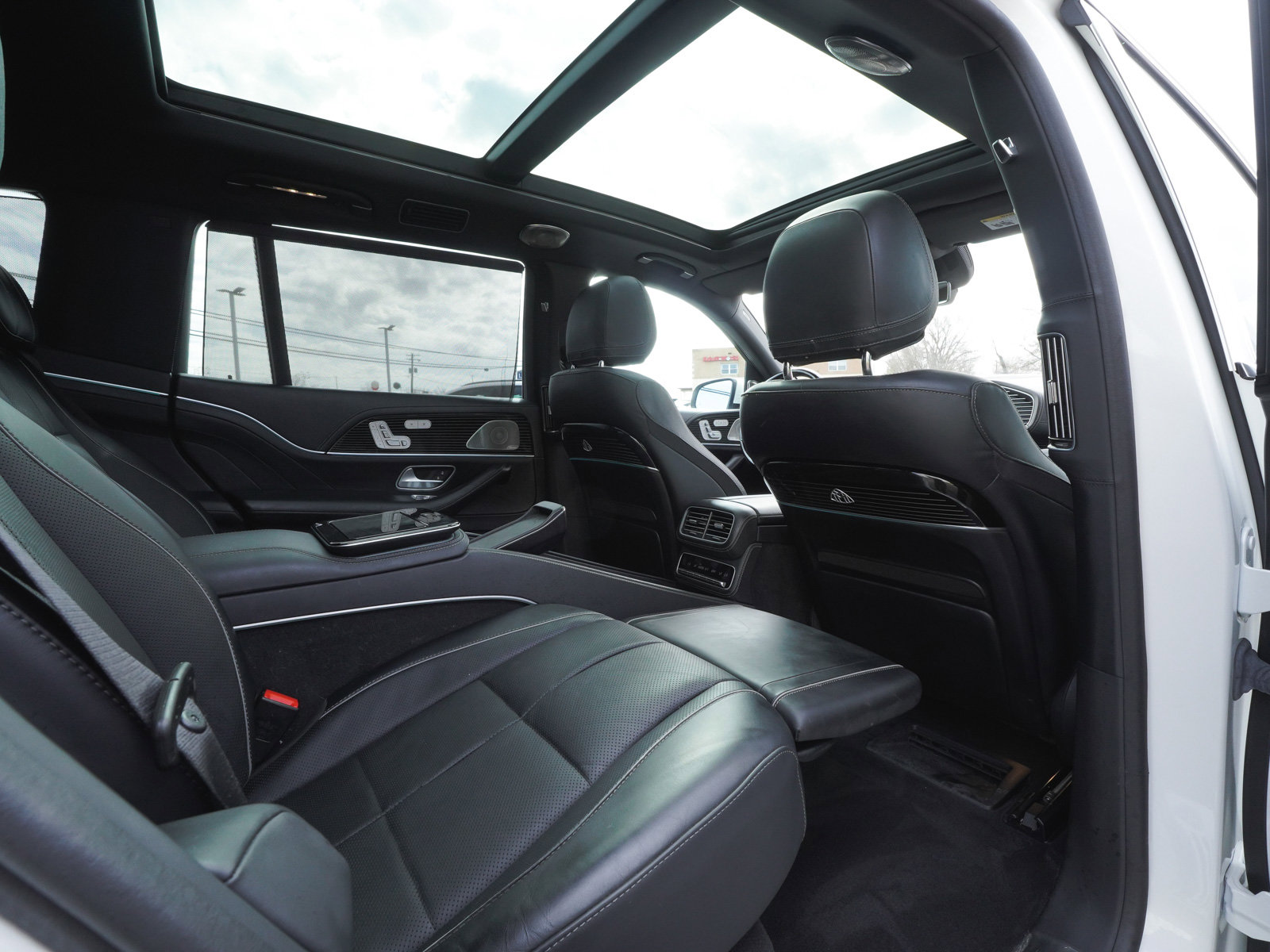 Used 2023 Mercedes-Benz Maybach GLS 600 4MATIC image 44