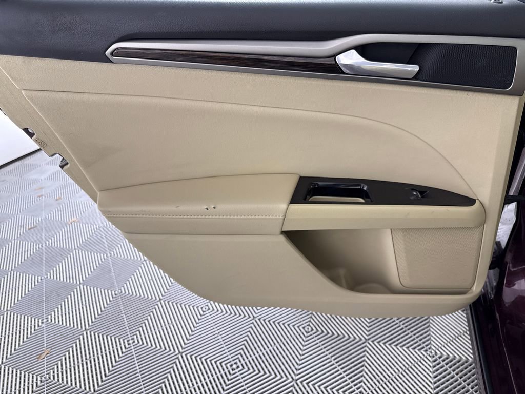 Used 2013 Ford Fusion SE FWD image 12