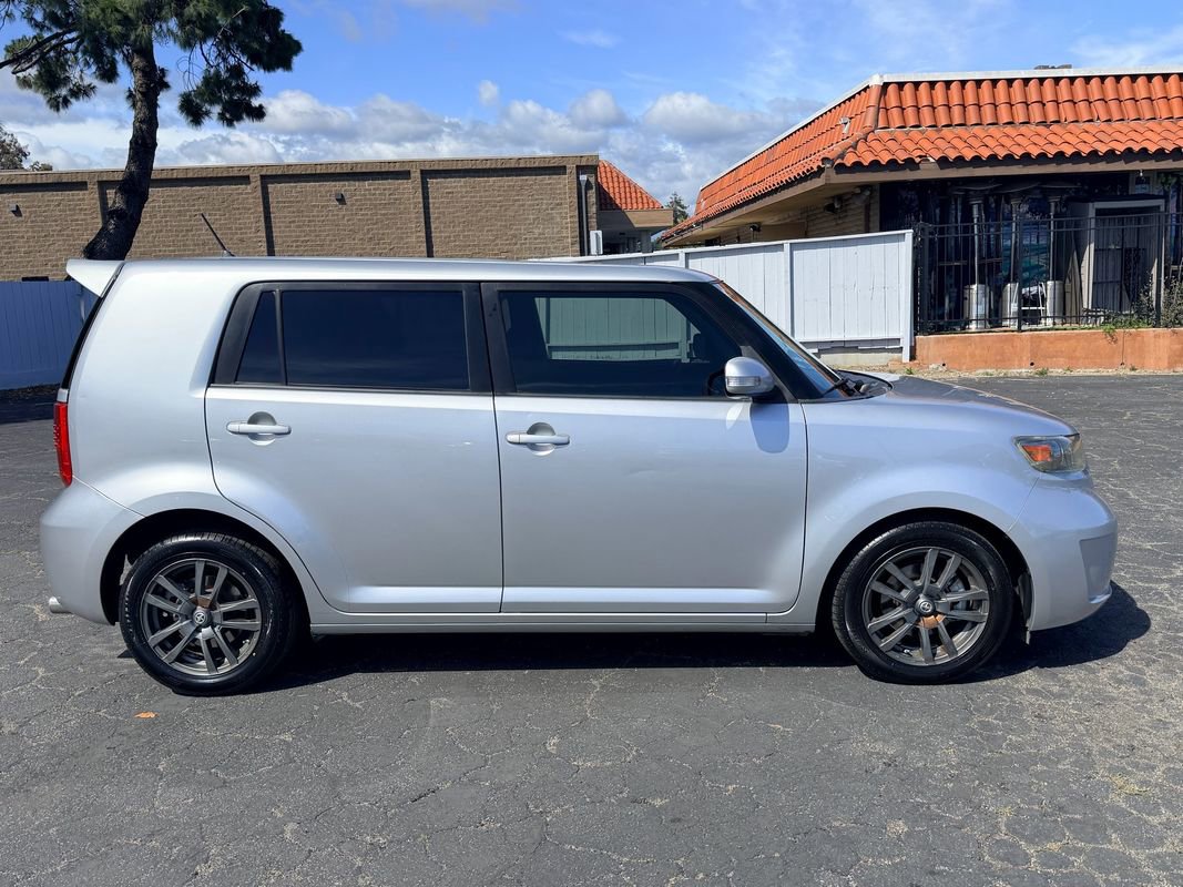 Used 2009 Scion xB FWD image 7
