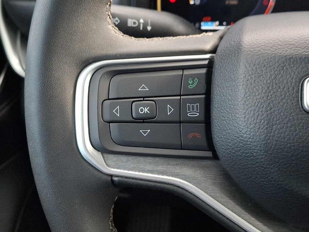 Used 2025 Jeep Wagoneer Series II AWD/4WD image 26
