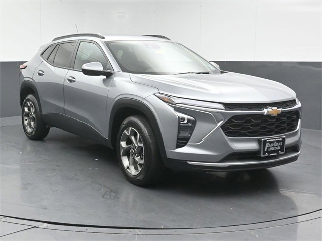 Used 2025 Chevrolet Trax LT w/ Driver Confidence Package