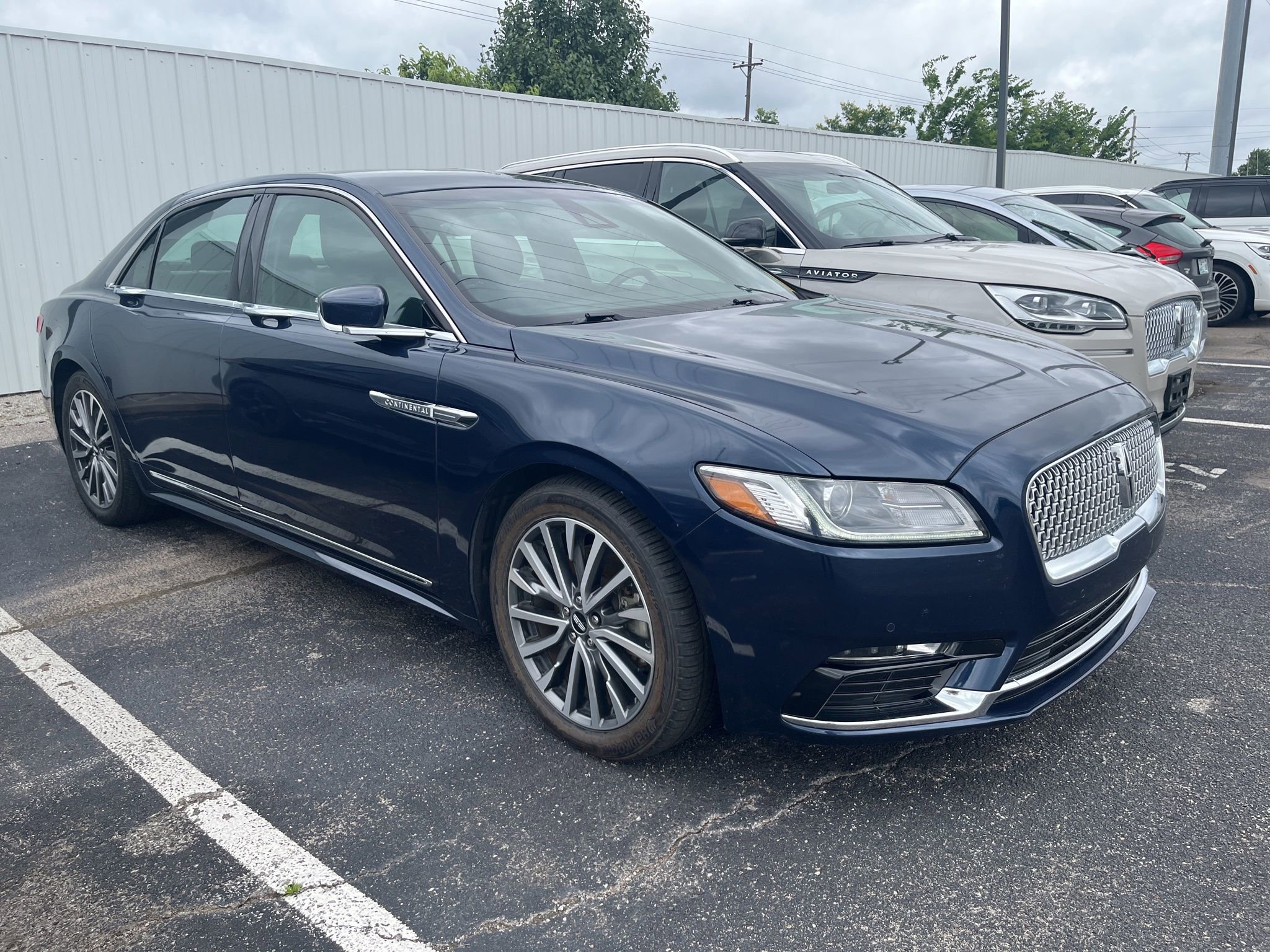 Used 2017 Lincoln Continental Select w/ Climate Package FWD image 1