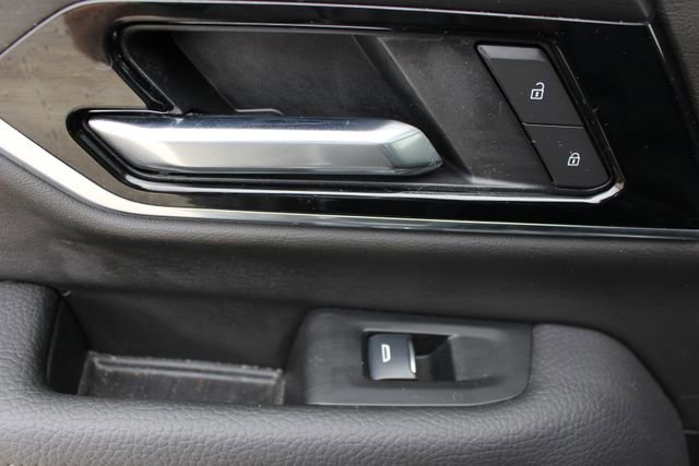 Used 2025 GMC Yukon Denali w/ Sun & Power Step Package image 43