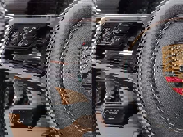 Used 2021 Porsche Macan S w/ Premium Package image 25