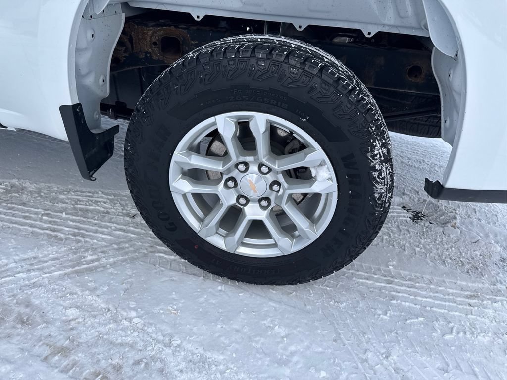 Used 2024 Chevrolet Silverado 1500 LT AWD/4WD image 24