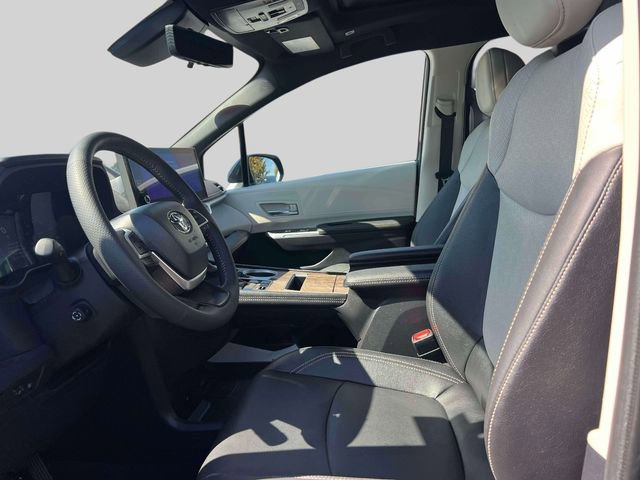 Certified 2025 Toyota Sienna Limited image 17