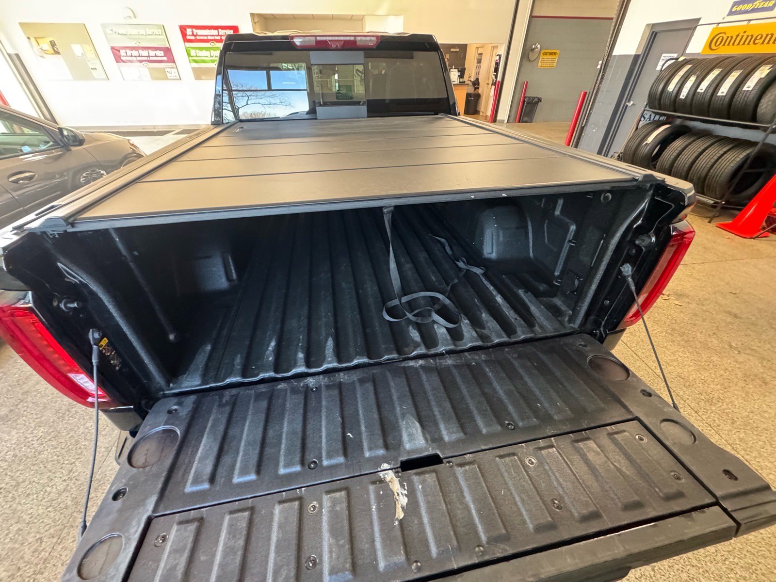 Used 2023 GMC Sierra 1500 Denali Ultimate image 9