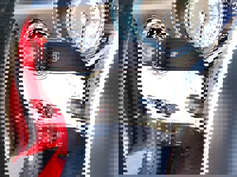 Used 2015 Mercedes-Benz SLK 250 w/ Premium Package image 45