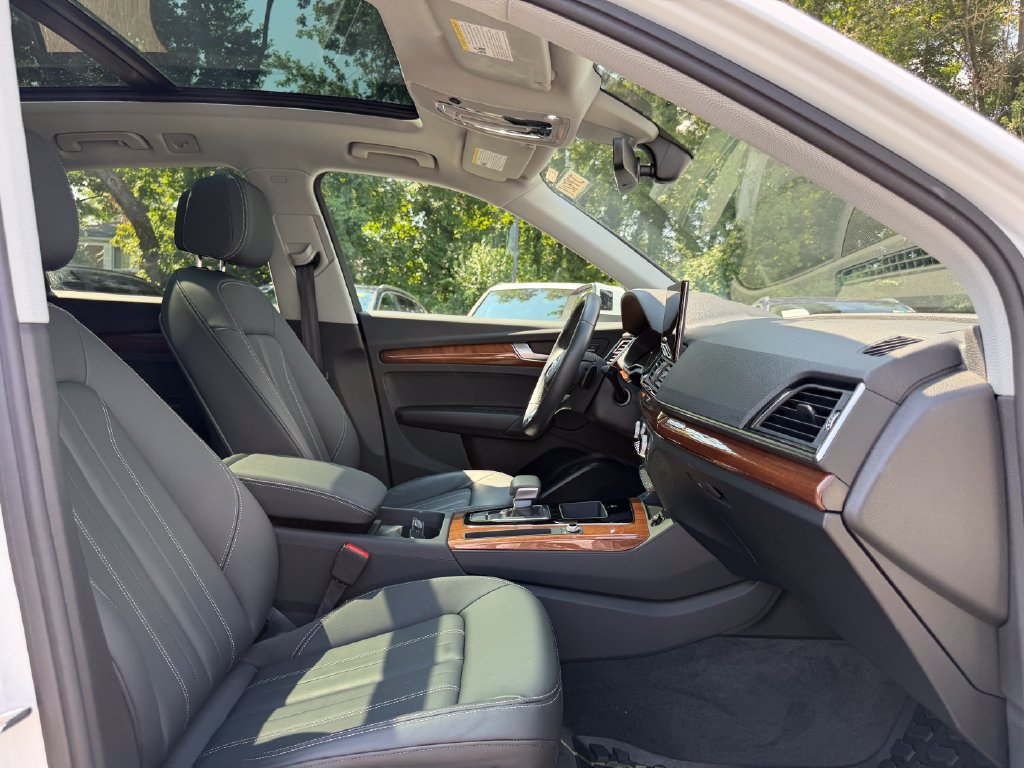 Used 2023 Audi Q5 2.0T Premium w/ Convenience Package AWD/4WD image 18