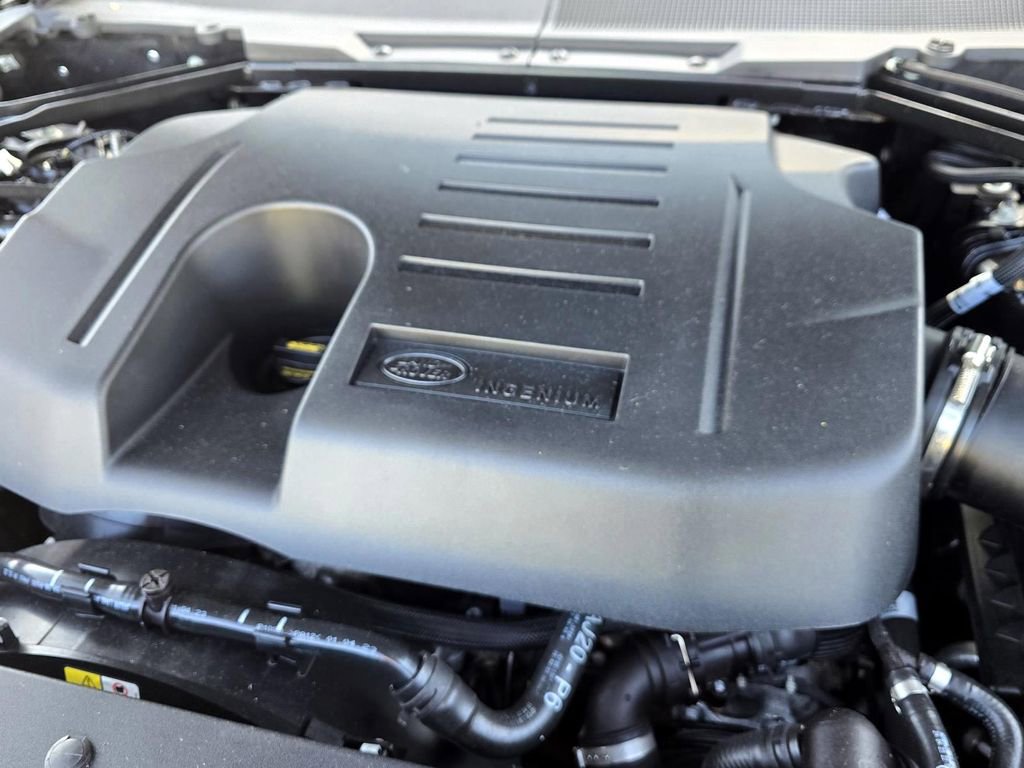 Used 2023 Land Rover Defender 130 X-Dynamic SE image 9