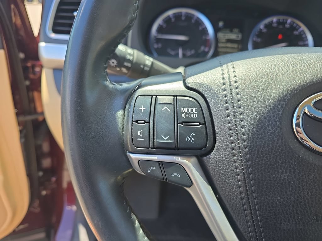 Certified 2019 Toyota Highlander XLE AWD/4WD image 19