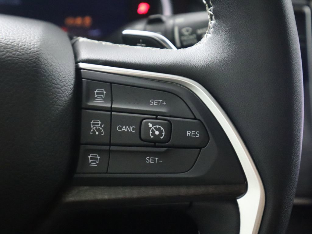 Used 2024 Jeep Grand Cherokee L Limited image 12