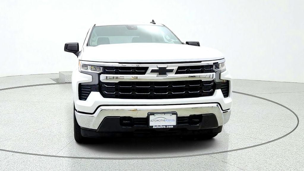 Used 2022 Chevrolet Silverado 1500 LT AWD/4WD image 2