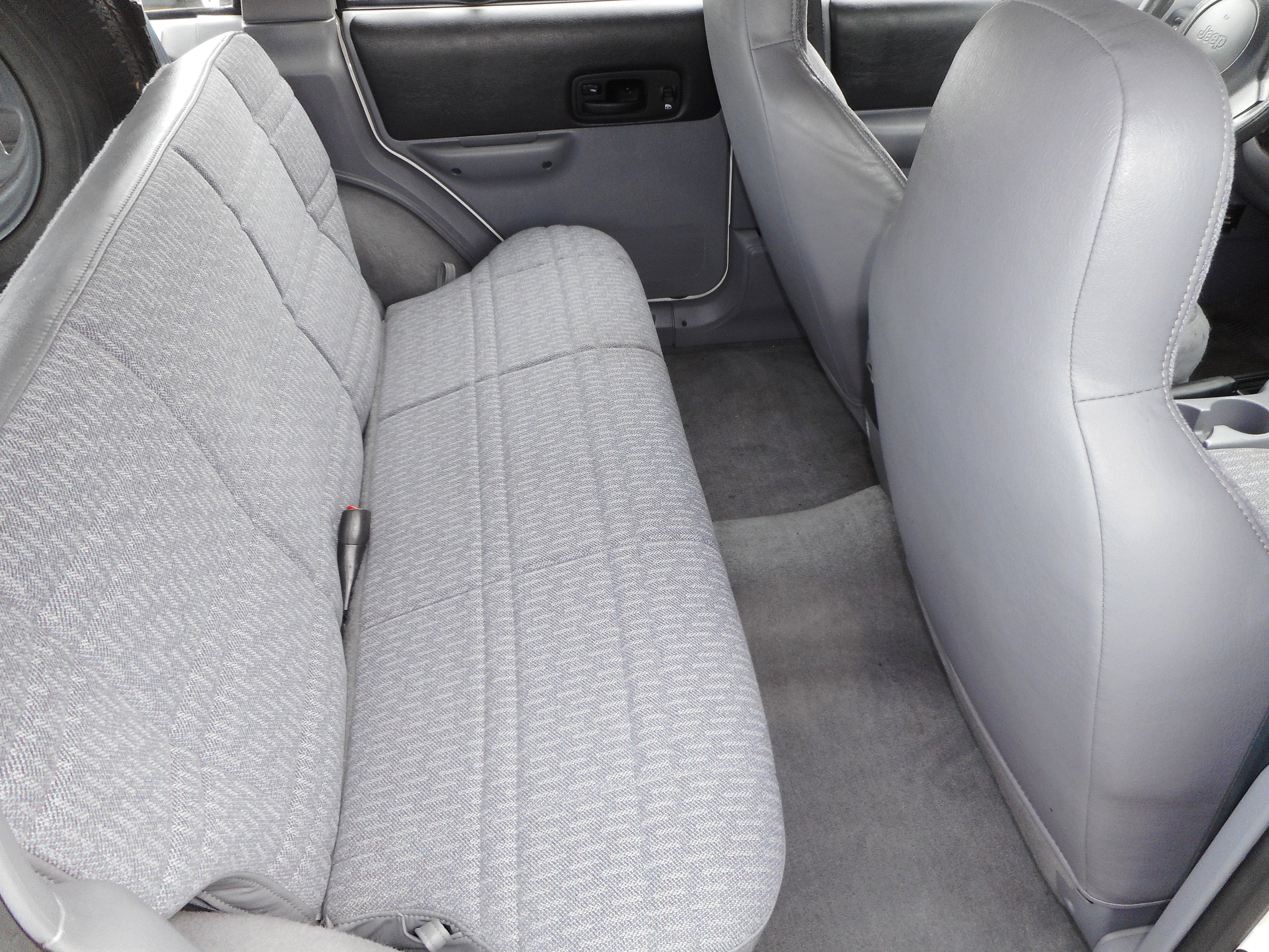 Used 1998 Jeep Cherokee SE image 26