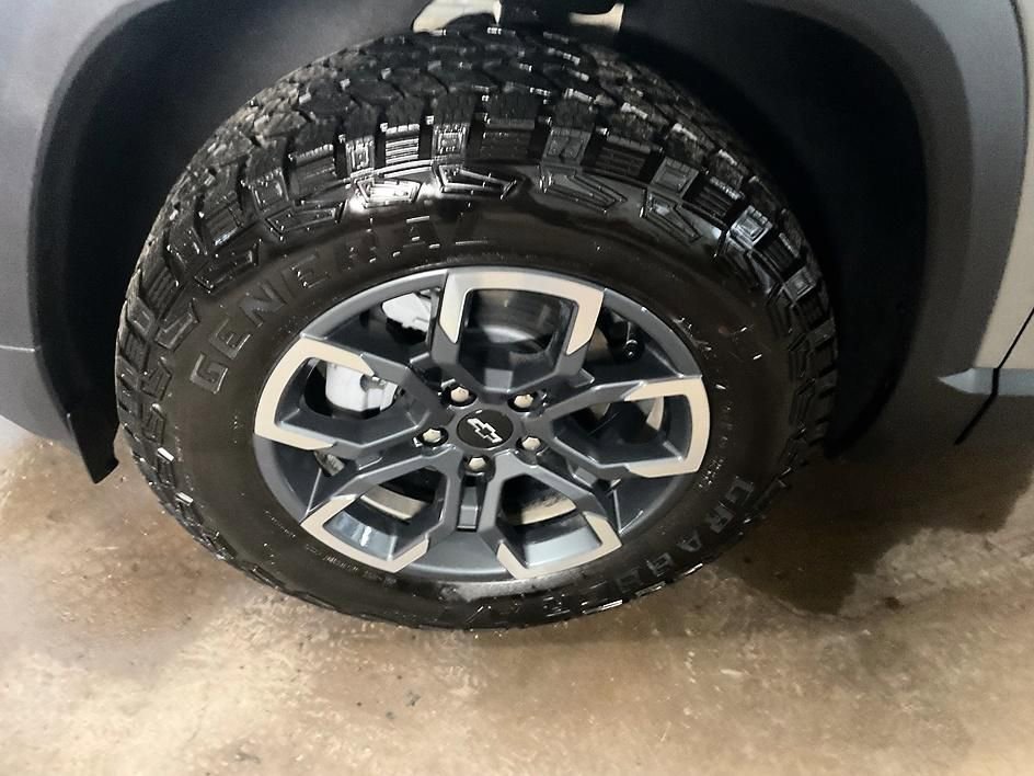 Used 2026 Chevrolet Equinox ACTIV w/ Convenience Package III image 14