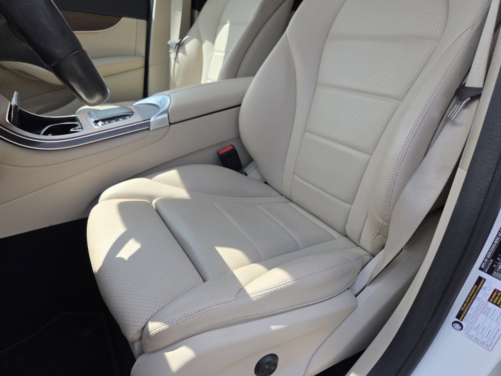 Used 2022 Mercedes-Benz GLC 300 4MATIC image 27