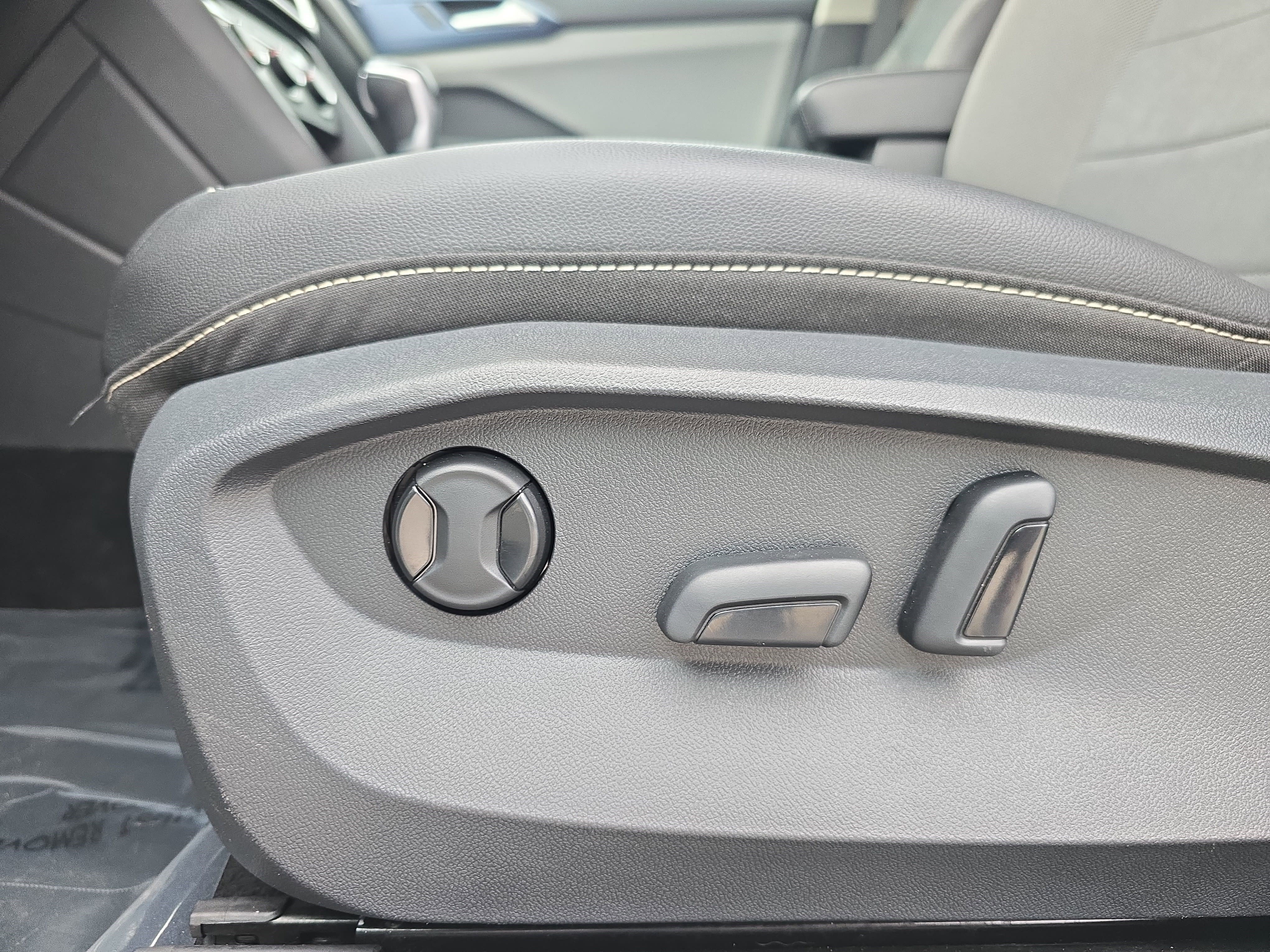 Used 2022 Volkswagen Taos SE image 26