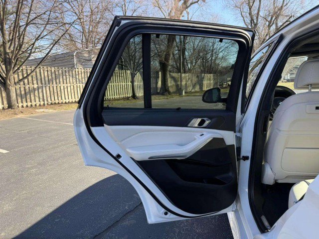 Used 2022 BMW X5 xDrive40i w/ M Sport Package image 20