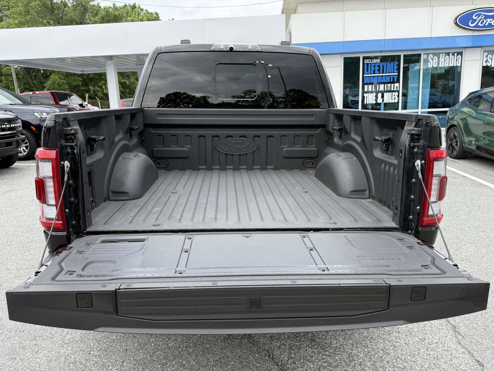 Certified 2023 Ford F150 Raptor w/ Raptor Carbon Fiber Package AWD/4WD image 31