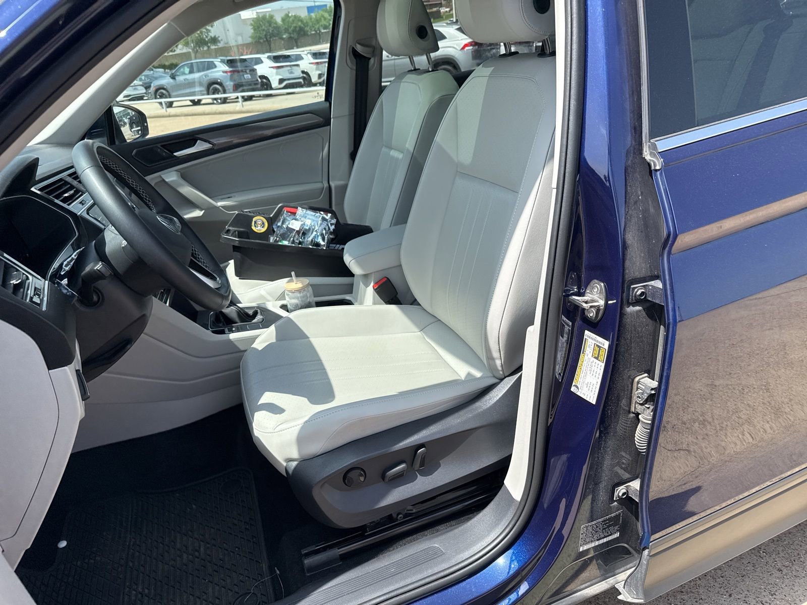 Used 2024 Volkswagen Tiguan SE FWD image 11