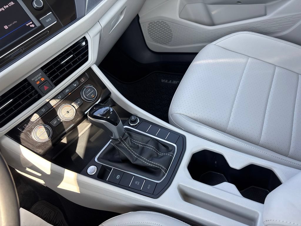 Used 2024 Volkswagen Jetta SE w/ Panoramic Sunroof Package FWD image 19