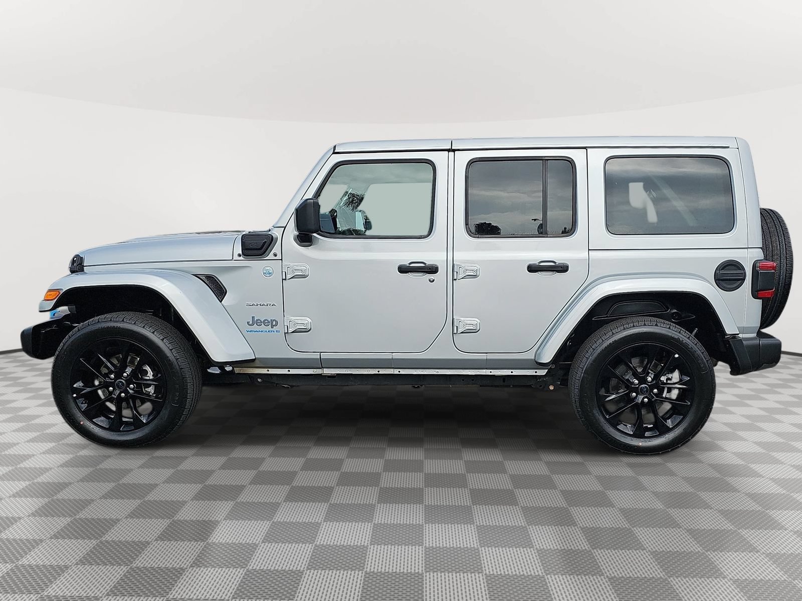 Used 2024 Jeep Wrangler Unlimited Sahara AWD/4WD image 8