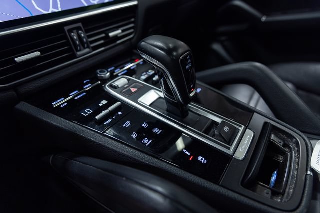 Used 2020 Porsche Cayenne AWD/4WD image 19