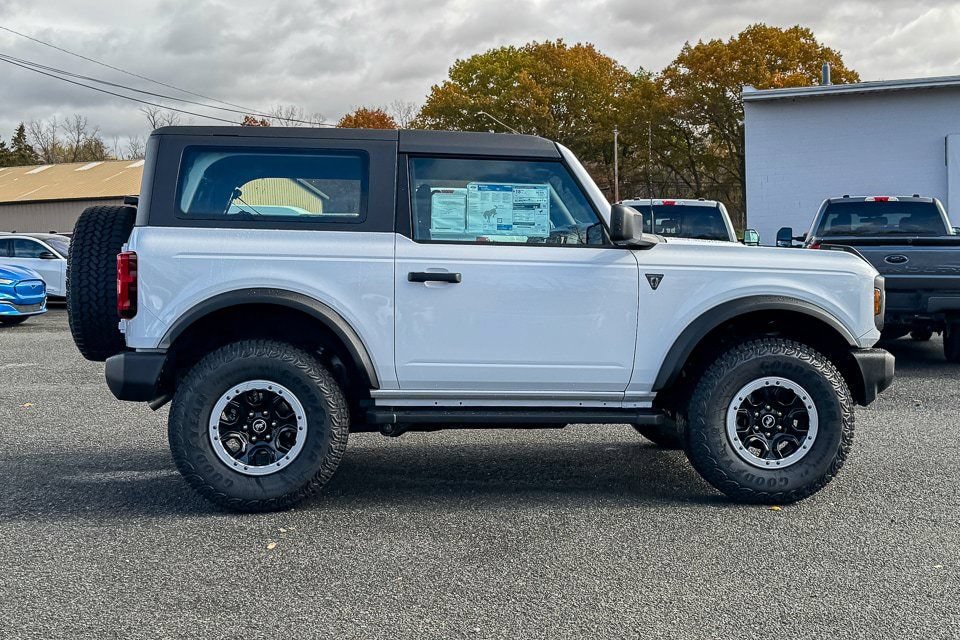 New 2025 Ford Bronco 2-Door w/ Sasquatch Package AWD/4WD image 2