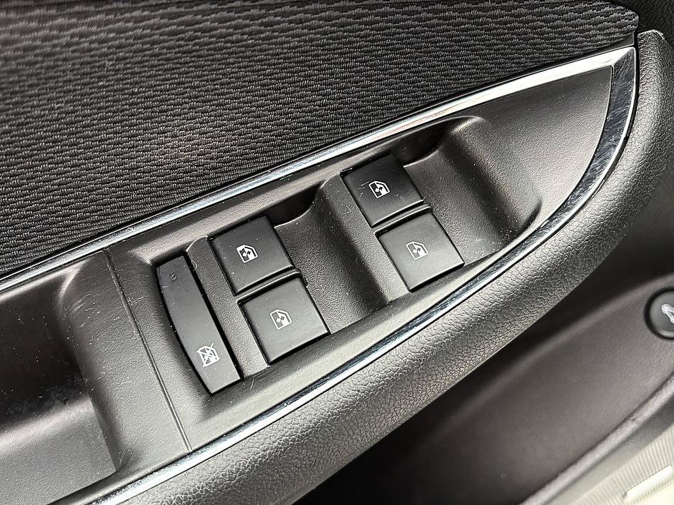 Used 2017 Chevrolet Cruze LT w/ Sun And Sound Package FWD image 15