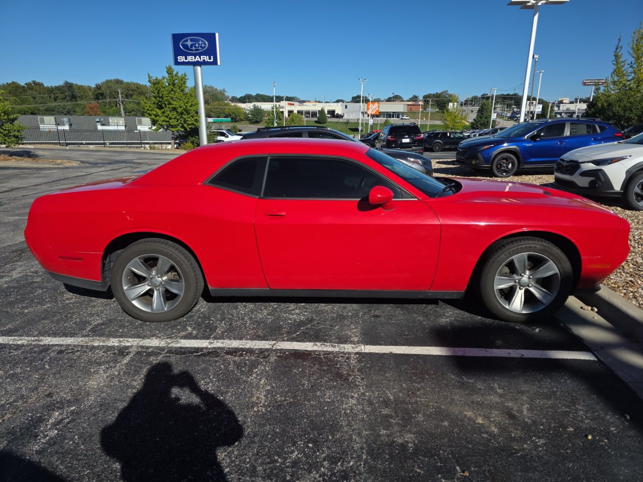Used 2015 Dodge Challenger SXT RWD image 4