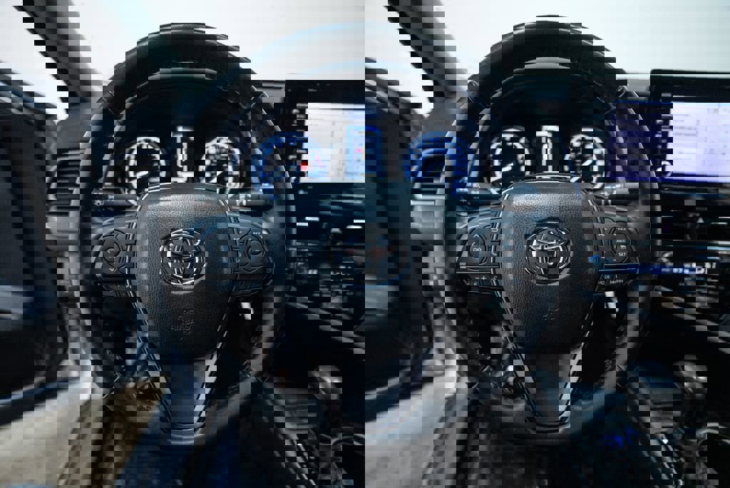 Used 2024 Toyota Camry SE image 16