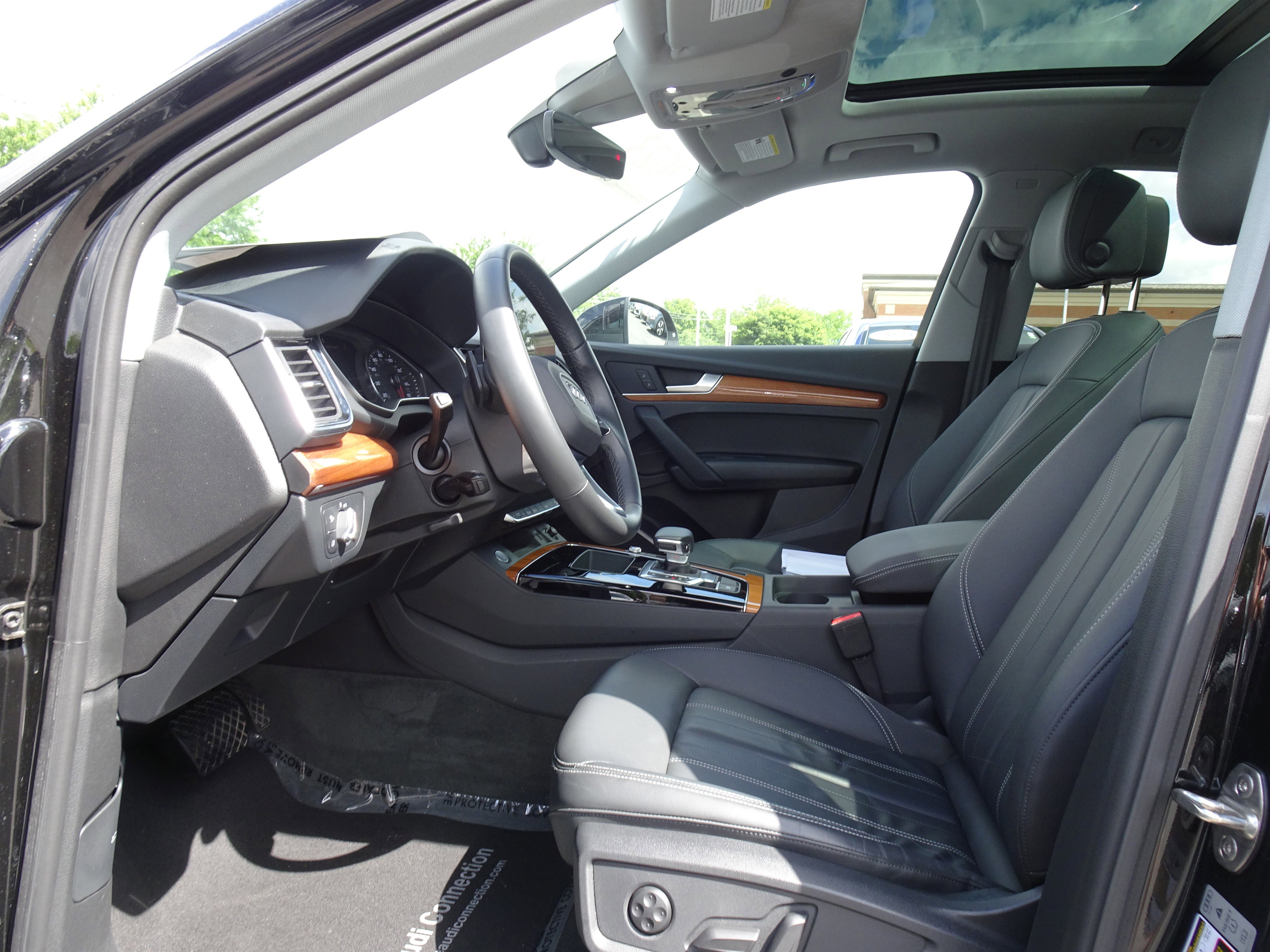 Certified 2023 Audi Q5 2.0T Premium w/ Convenience Package AWD/4WD image 9
