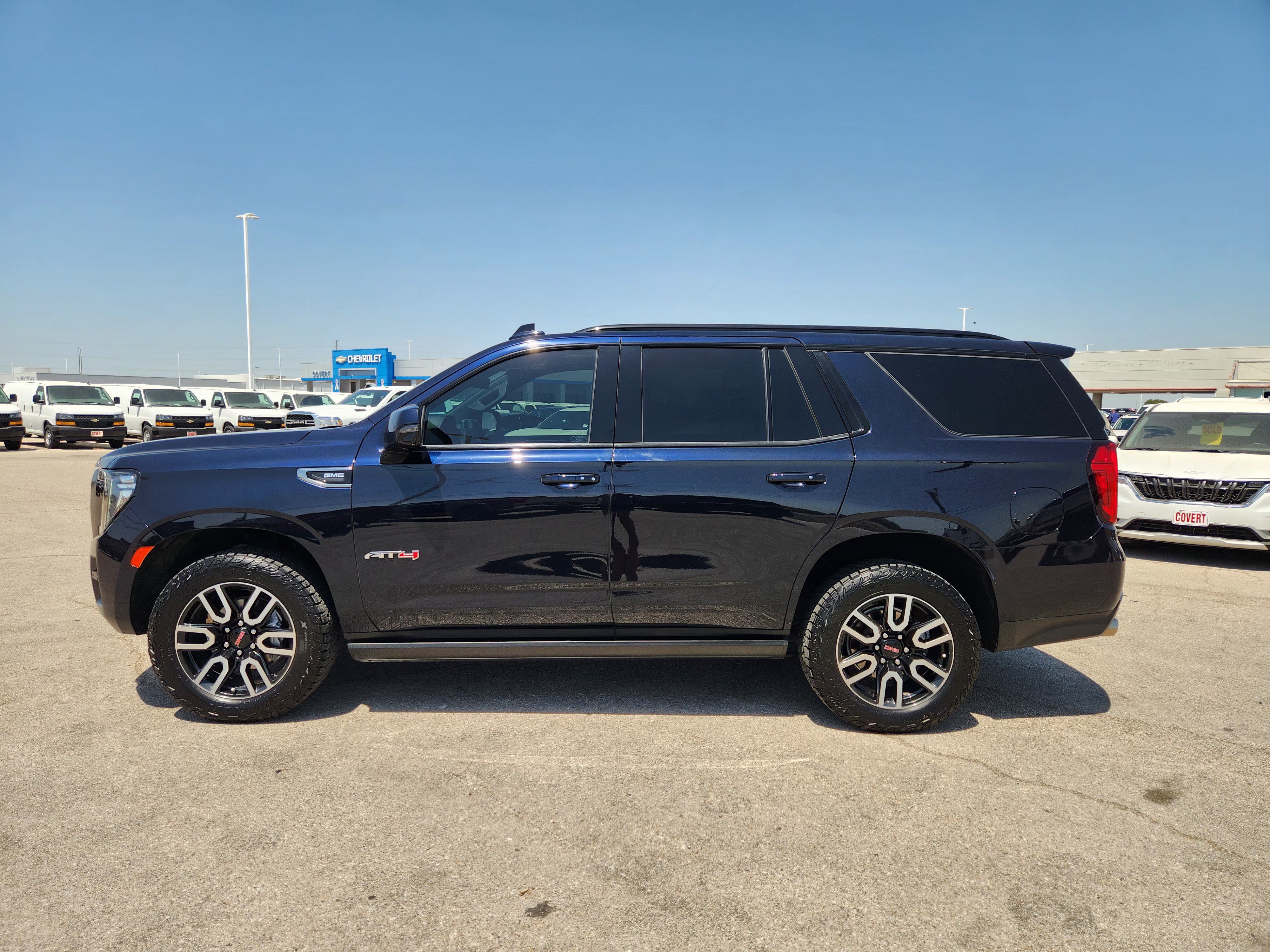 Used 2023 GMC Yukon AT4 w/ AT4 Premium Package AWD/4WD image 4