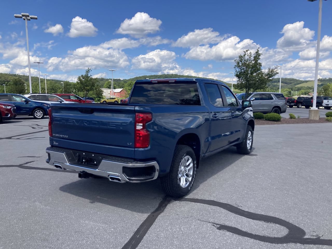 New 2024 Chevrolet Silverado 1500 LT w/ Z71 Off-Road Package AWD/4WD image 7