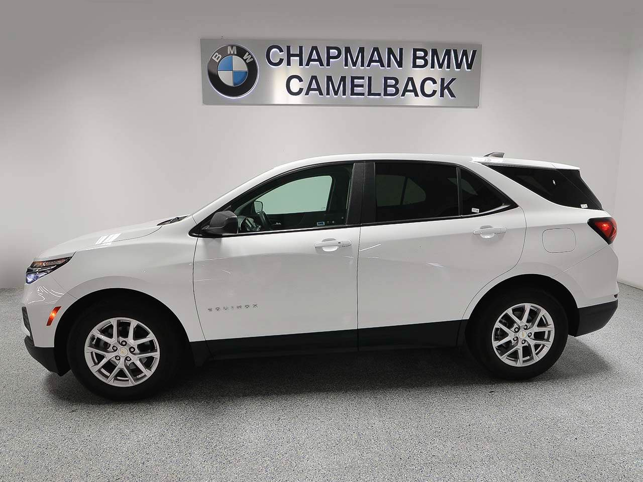 Used 2022 Chevrolet Equinox LS w/ LS Convenience Package FWD image 3