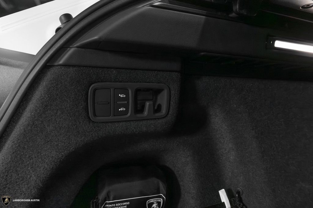 Used 2025 Lamborghini Urus SE image 13