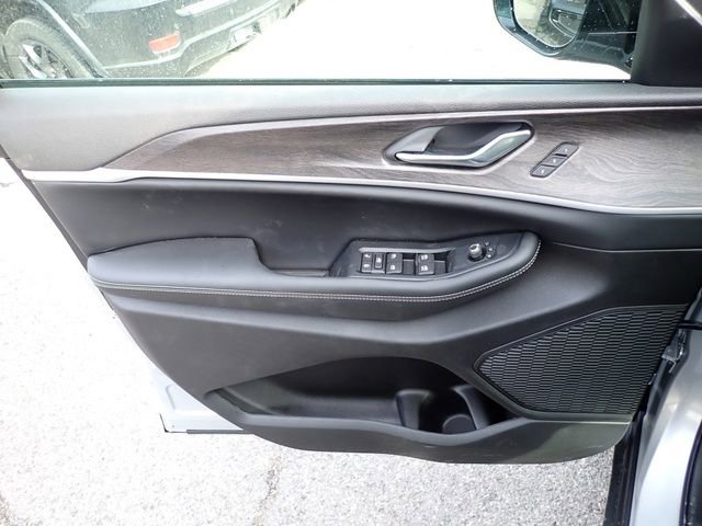 New 2025 Jeep Grand Cherokee Limited w/ Black Appearance Package image 15