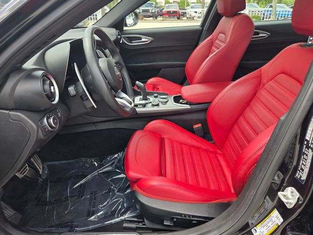 Used 2025 Alfa Romeo Giulia AWD w/ Veloce Package AWD image 4
