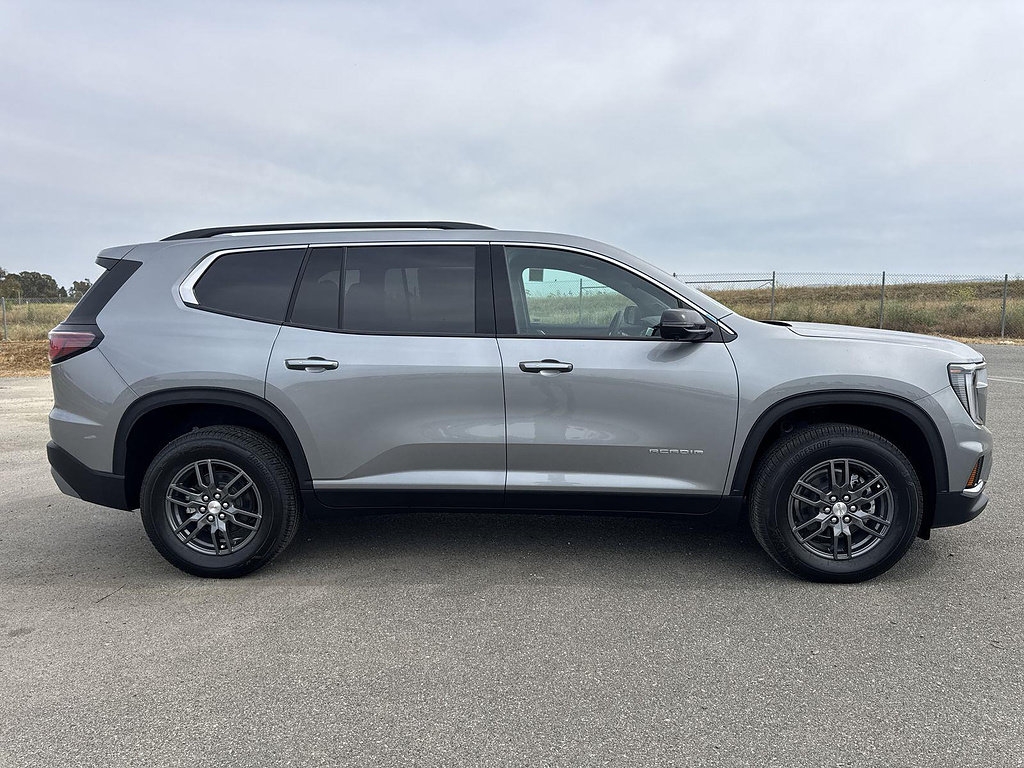 New 2026 GMC Acadia Elevation FWD image 3