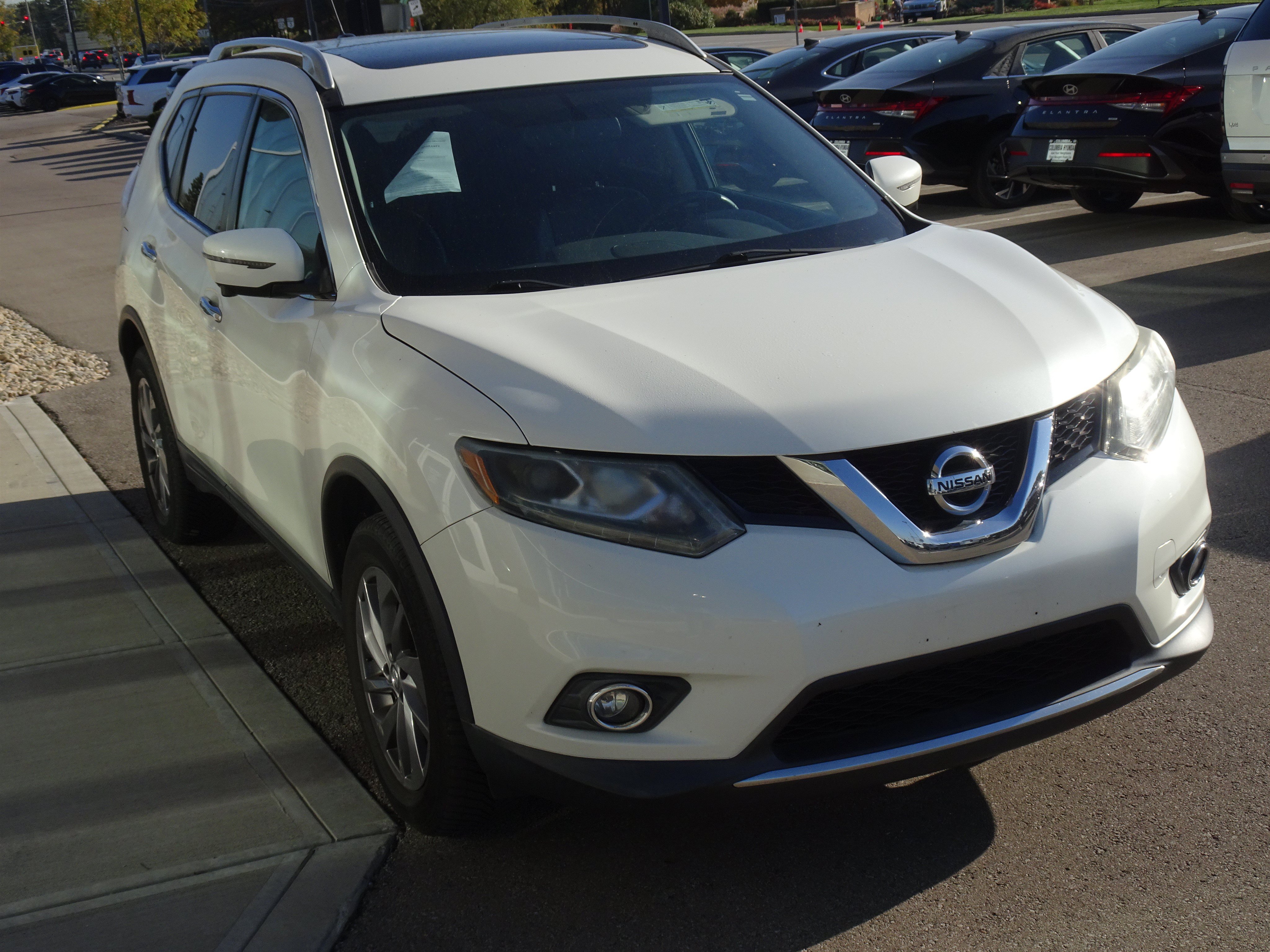 Used 2016 Nissan Rogue SL w/ SL Premium Package AWD/4WD image 9