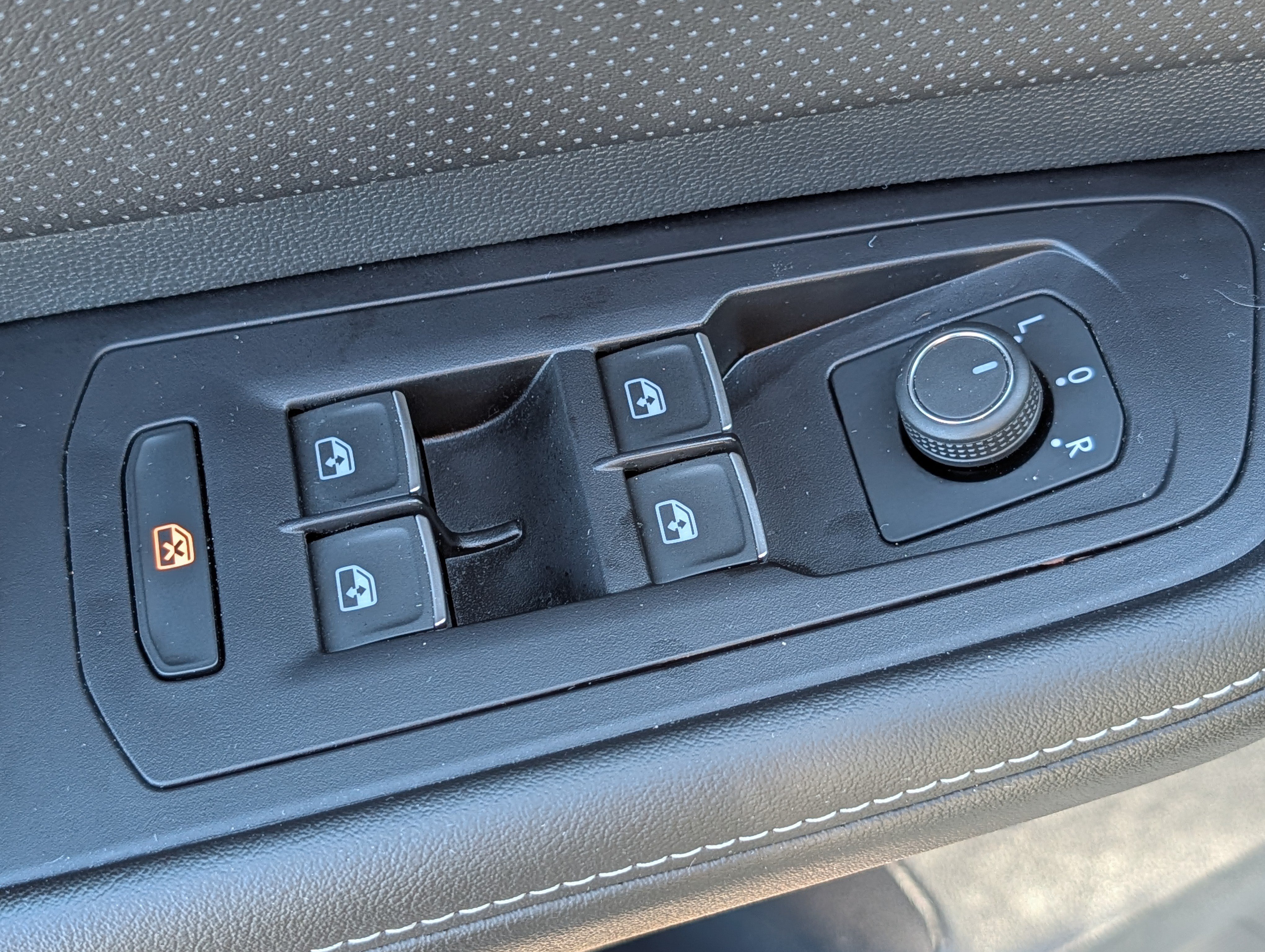 Certified 2025 Volkswagen Atlas SE AWD/4WD image 20