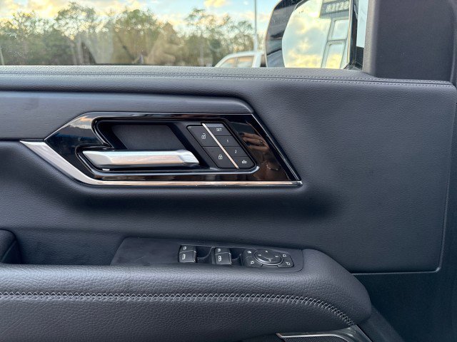 Used 2025 GMC Yukon XL Denali image 23